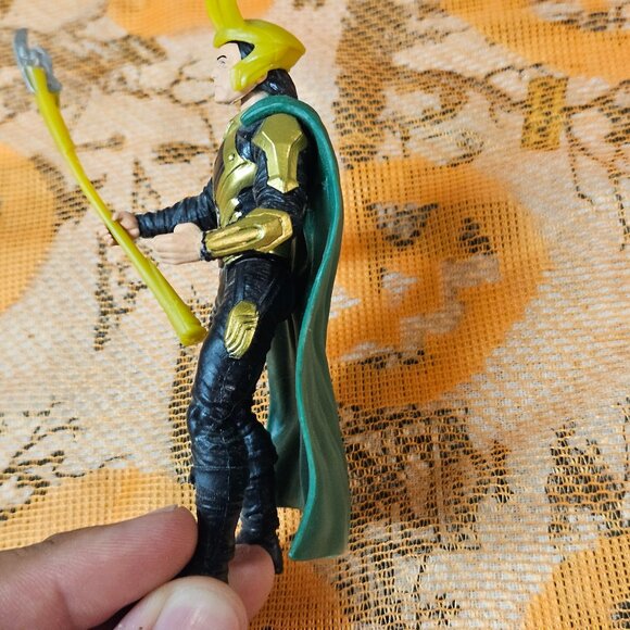 Marvel Avengers Loki 4" Action Figure with Sceptor & Helmet Loose Hasbro Staff - Picture 4 of 7